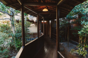 イメージ_渡り廊下065A0165-re